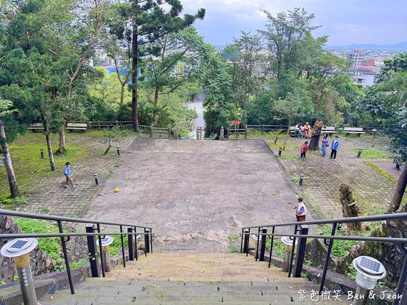 宜蘭縣員山鄉【宜蘭員山公園】大小磨石子溜滑梯、新式遊具、戰車公園、忠烈祠、木棧道生態池、環山步道