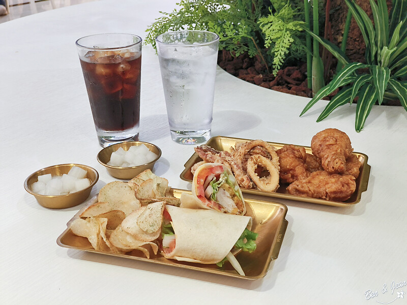 桃園市中壢區2024大江購物中心》2024年最美室內聖誕裝置藝術，Z世代購物首選！好拍、好逛、好好吃！全年免費停車，就在