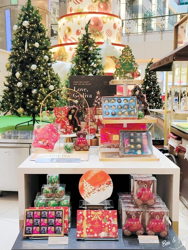 桃園市中壢區2024大江購物中心》2024年最美室內聖誕裝置藝術，Z世代購物首選！好拍、好逛、好好吃！全年免費停車，就在