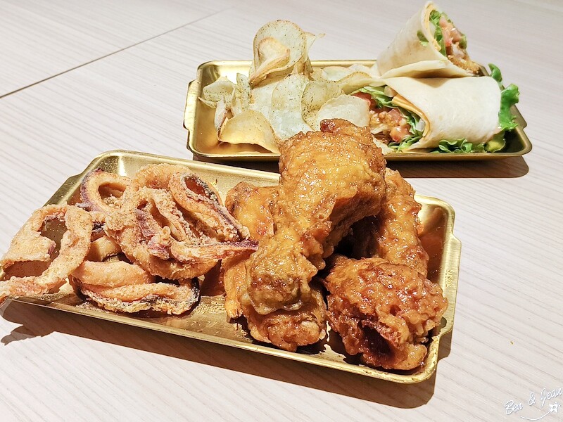 桃園市中壢區2024大江購物中心》2024年最美室內聖誕裝置藝術，Z世代購物首選！好拍、好逛、好好吃！全年免費停車，就在