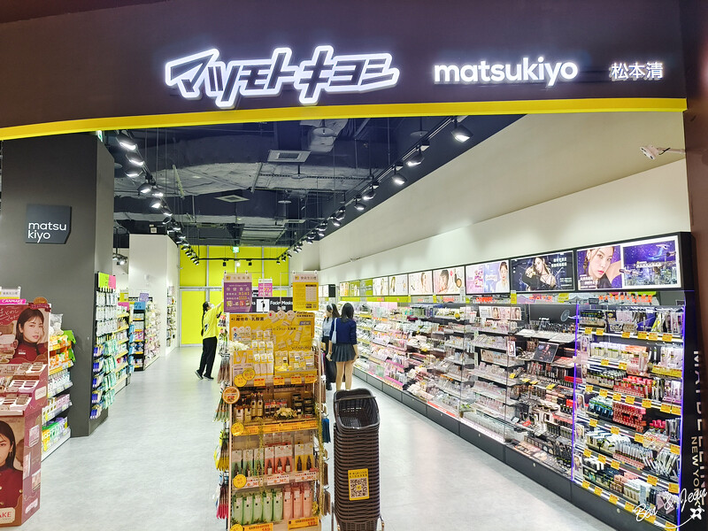 桃園市中壢區2024大江購物中心》2024年最美室內聖誕裝置藝術，Z世代購物首選！好拍、好逛、好好吃！全年免費停車，就在