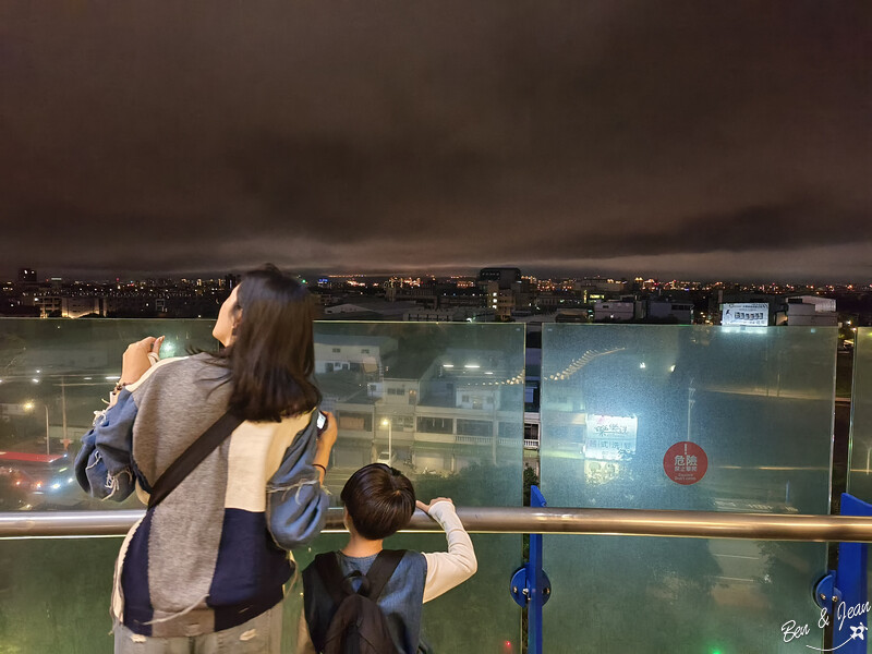 桃園市中壢區2024大江購物中心》2024年最美室內聖誕裝置藝術，Z世代購物首選！好拍、好逛、好好吃！全年免費停車，就在