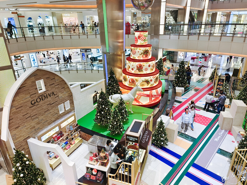 桃園市中壢區2024大江購物中心》2024年最美室內聖誕裝置藝術，Z世代購物首選！好拍、好逛、好好吃！全年免費停車，就在