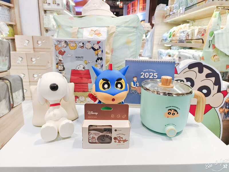 桃園市中壢區2024大江購物中心》2024年最美室內聖誕裝置藝術，Z世代購物首選！好拍、好逛、好好吃！全年免費停車，就在