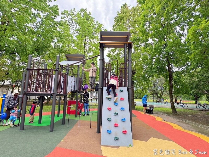 宜蘭縣員山鄉【宜蘭員山公園】大小磨石子溜滑梯、新式遊具、戰車公園、忠烈祠、木棧道生態池、環山步道