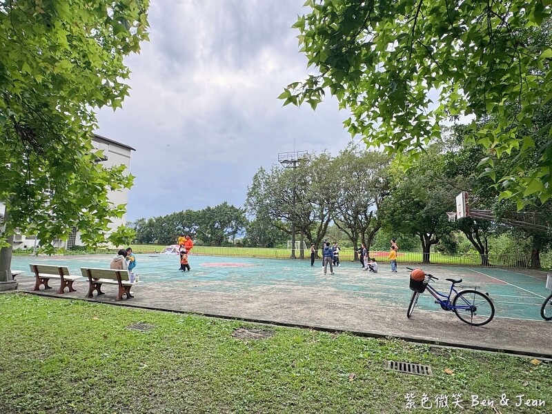 宜蘭縣員山鄉【宜蘭員山公園】大小磨石子溜滑梯、新式遊具、戰車公園、忠烈祠、木棧道生態池、環山步道