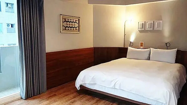 小鹿文娛路徒行旅台南成大館：近台南火車站，質感設計、溫馨服務，古都輕旅行首選！