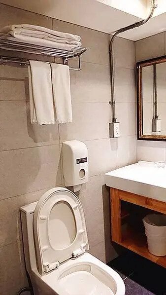 小鹿文娛路徒行旅台南成大館：近台南火車站，質感設計、溫馨服務，古都輕旅行首選！