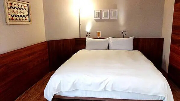 小鹿文娛路徒行旅台南成大館：近台南火車站，質感設計、溫馨服務，古都輕旅行首選！