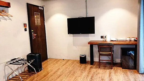 小鹿文娛路徒行旅台南成大館：近台南火車站，質感設計、溫馨服務，古都輕旅行首選！