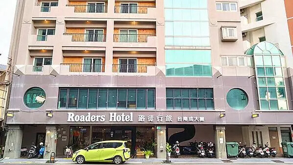 小鹿文娛路徒行旅台南成大館：近台南火車站，質感設計、溫馨服務，古都輕旅行首選！