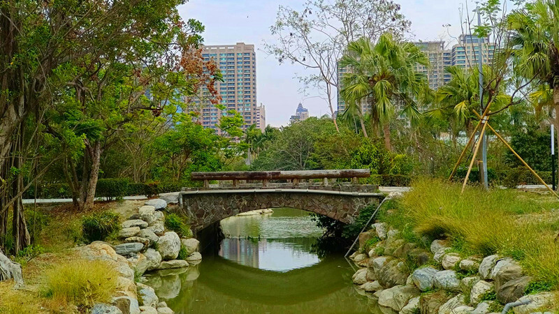 ▲高雄景點打卡必拍推薦：內惟埤文化園區，廣大綠地內有高雄市立美術館、高雄市立兒童美術館和內惟藝術中心 /省錢旅遊達人 提供、WalkerLand窩客島整理