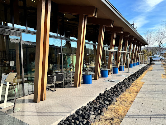 日本【2024東京親子行】輕井澤英迪格酒店 Hotel Indigo Karuizawa。浴缸面河景房親子入住心得 輕井澤住宿推薦