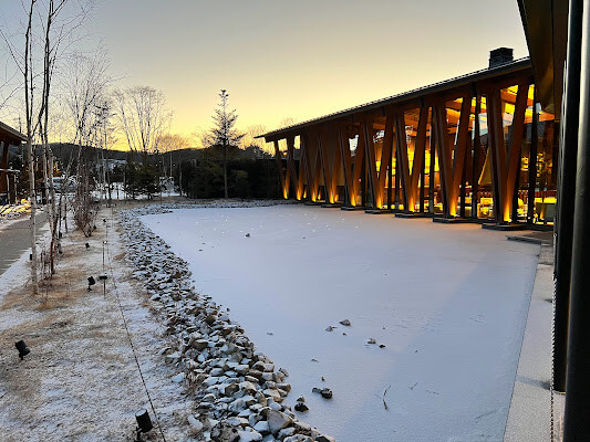 日本【2024東京親子行】輕井澤英迪格酒店 Hotel Indigo Karuizawa。浴缸面河景房親子入住心得 輕井澤住宿推薦