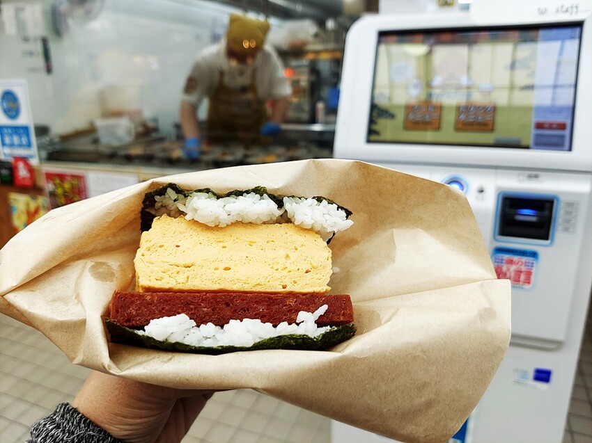 日本沖繩美食｜福助玉子燒 沖繩最厚玉子燒 7公分超澎湃蛋香 一口驚艷你的味蕾！