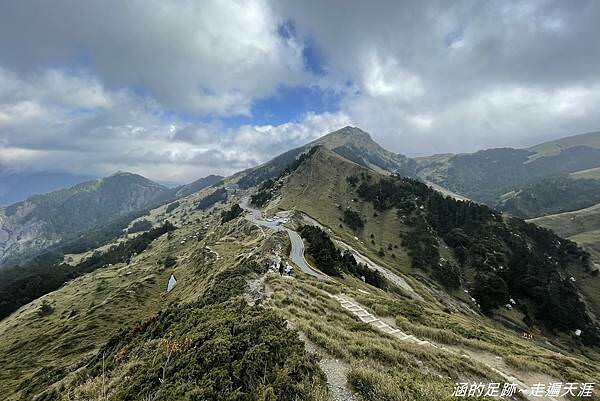 石門山 ~ 最輕鬆的百岳，群山環繞視野極佳，山頂美麗的高山杜鵑 (文內有2025合歡山杜鵑花季資訊)