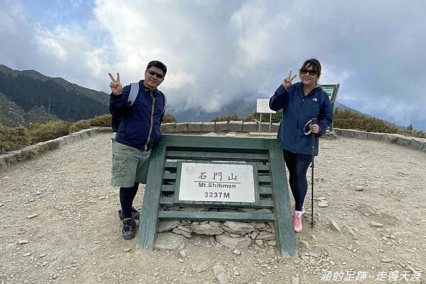 石門山 ~ 最輕鬆的百岳，群山環繞視野極佳，山頂美麗的高山杜鵑 (文內有2025合歡山杜鵑花季資訊)