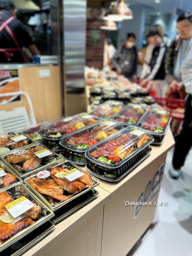 台北市南港區，日本超市LOPIA-LaLaport南港店，推薦握壽司、A5黑毛和牛烤肉串