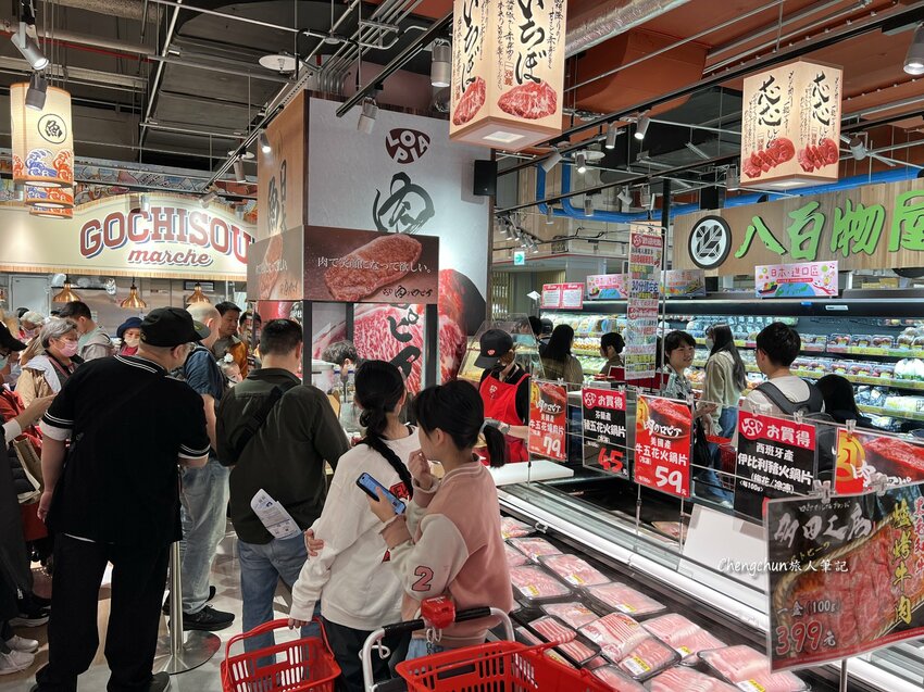 台北市南港區，日本超市LOPIA-LaLaport南港店，推薦握壽司、A5黑毛和牛烤肉串