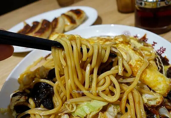 日本大阪道頓崛美食隨記 :一蘭拉麵、章魚燒あっちち本舗、迴轉