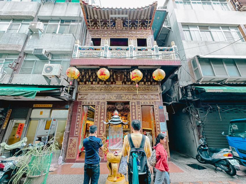 高雄市新興區南華商圈走讀漫伴拍：從傳統到現代的文化之旅 x 發現高雄的手工藝與美味小吃