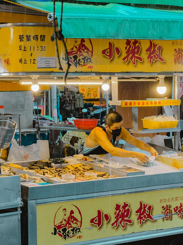 高雄市新興區南華商圈走讀漫伴拍：從傳統到現代的文化之旅 x 發現高雄的手工藝與美味小吃