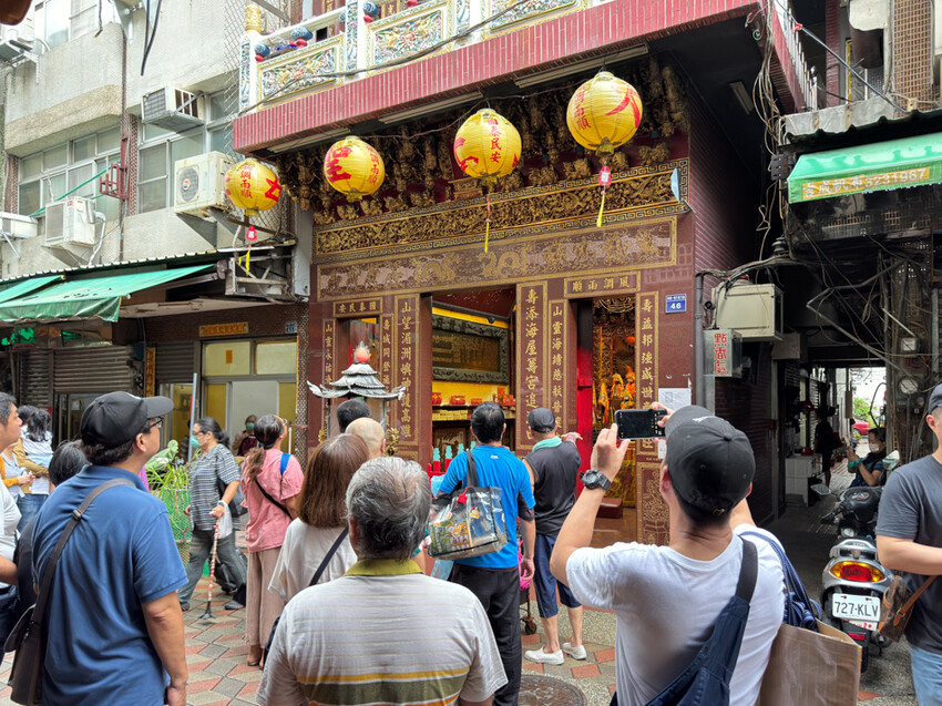 高雄市新興區南華商圈走讀漫伴拍：從傳統到現代的文化之旅 x 發現高雄的手工藝與美味小吃