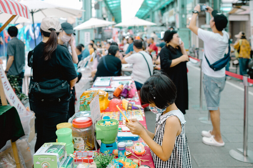高雄市新興區南華商圈走讀漫伴拍：從傳統到現代的文化之旅 x 發現高雄的手工藝與美味小吃