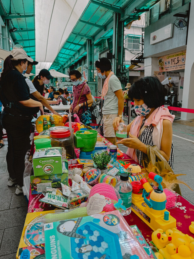 高雄市新興區南華商圈走讀漫伴拍：從傳統到現代的文化之旅 x 發現高雄的手工藝與美味小吃