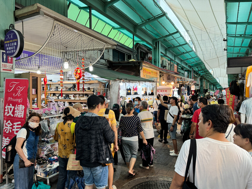 高雄市新興區南華商圈走讀漫伴拍：從傳統到現代的文化之旅 x 發現高雄的手工藝與美味小吃