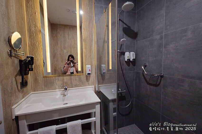 土耳其【土耳其蜜月旅遊】Ibis Istanbul Airport 宜必思伊斯坦堡機場飯店｜機場周邊住宿推薦，簡約雙人房型與豐盛早餐實拍分享。土耳其住宿