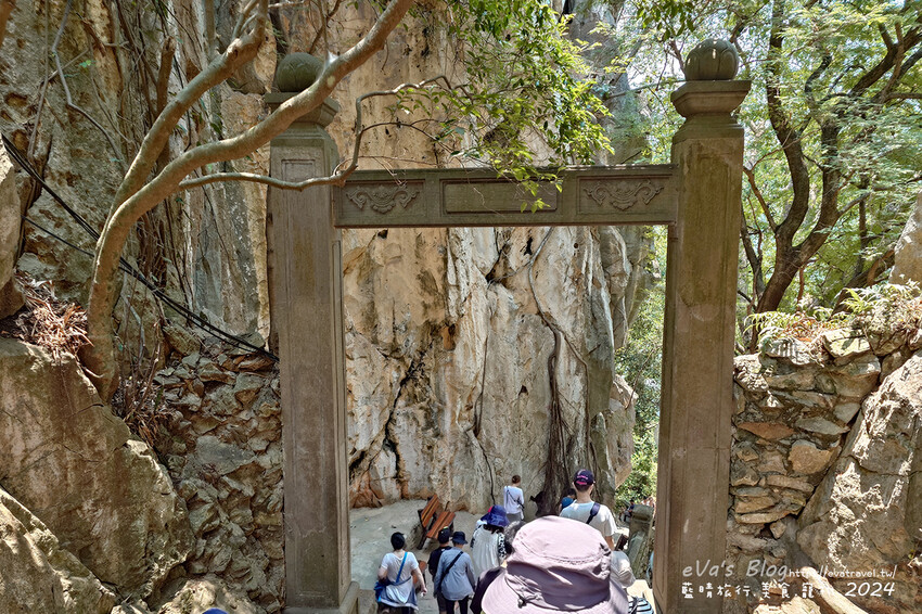 泰國【越南旅遊】The Marble Mountains 五行山共有金、木、水、火、土五座山峰，其中水山是最高也最漂亮的一座山(可以搭電梯)，著名的玄空洞充滿仙氣要看喔。越南景點