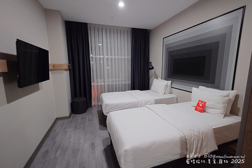 土耳其【土耳其蜜月旅遊】Ibis Istanbul Airport 宜必思伊斯坦堡機場飯店｜機場周邊住宿推薦，簡約雙人房型與豐盛早餐實拍分享。土耳其住宿