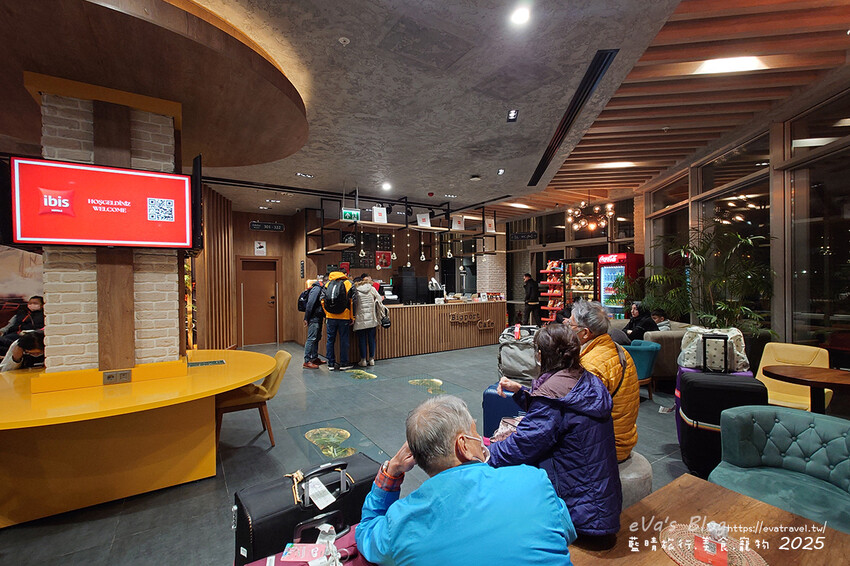 土耳其【土耳其蜜月旅遊】Ibis Istanbul Airport 宜必思伊斯坦堡機場飯店｜機場周邊住宿推薦，簡約雙人房型與豐盛早餐實拍分享。土耳其住宿