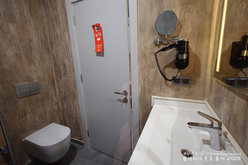 土耳其【土耳其蜜月旅遊】Ibis Istanbul Airport 宜必思伊斯坦堡機場飯店｜機場周邊住宿推薦，簡約雙人房型與豐盛早餐實拍分享。土耳其住宿