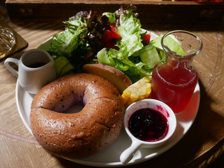 台中市西區嵨峝 𝕧𝕠𝕦̂𝕥𝕖（結束營業） -近台灣國立美術館的歐風咖啡廳，提供甜點/輕食/手沖咖啡/選物器皿（＾∀＾●）ﾉｼ