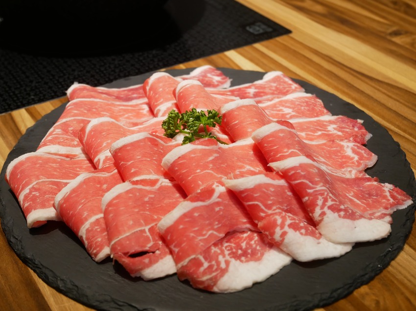 鐵了心火鍋(苗栗竹南店 )- 288元起享蔬食自助吧,提供12種湯頭、多樣肉品搭配,當月壽星招待「生日肉蛋糕」ヾ(@⌒ー⌒@)ノ