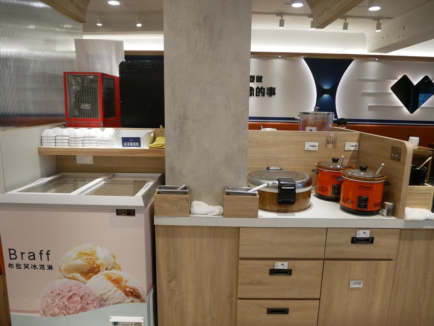 鐵了心火鍋(苗栗竹南店 )- 288元起享蔬食自助吧,提供12種湯頭、多樣肉品搭配,當月壽星招待「生日肉蛋糕」ヾ(@⌒ー⌒@)ノ