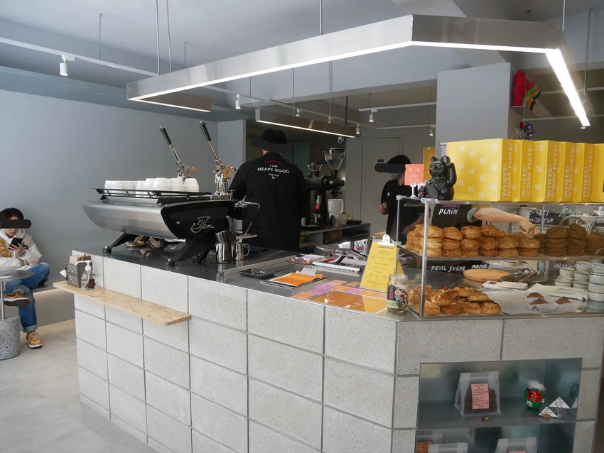 新竹市東區THE FOX COFFEE CLUB - 近新竹市政府的司康專賣店，每日手工製作八種口味司康(鹹甜皆有)，內用外帶都推薦o(*^＠^*)o