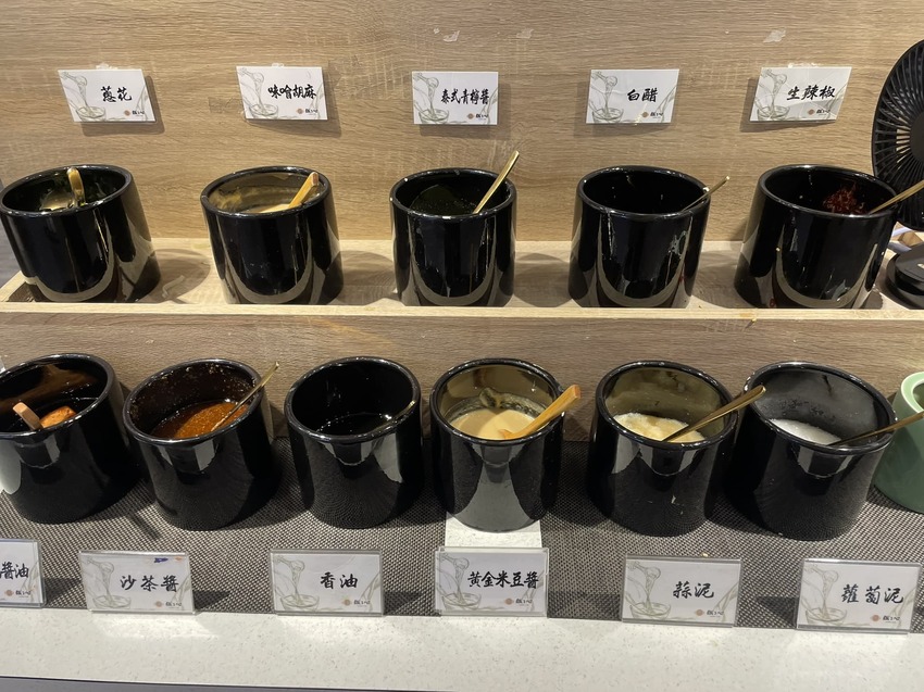 鐵了心火鍋(苗栗竹南店 )- 288元起享蔬食自助吧,提供12種湯頭、多樣肉品搭配,當月壽星招待「生日肉蛋糕」ヾ(@⌒ー⌒@)ノ