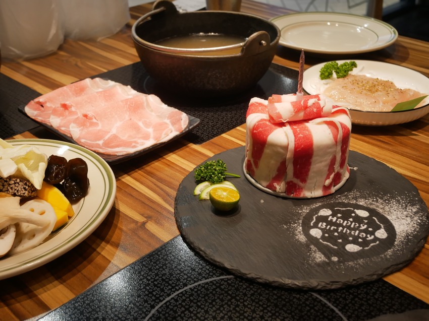 鐵了心火鍋(苗栗竹南店 )- 288元起享蔬食自助吧,提供12種湯頭、多樣肉品搭配,當月壽星招待「生日肉蛋糕」ヾ(@⌒ー⌒@)ノ