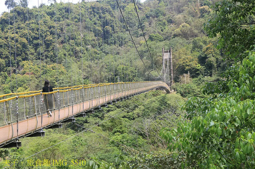 南投瑞龍瀑布園區 空中觀瀑平台 瀑布近在咫尺彷彿觸手可及