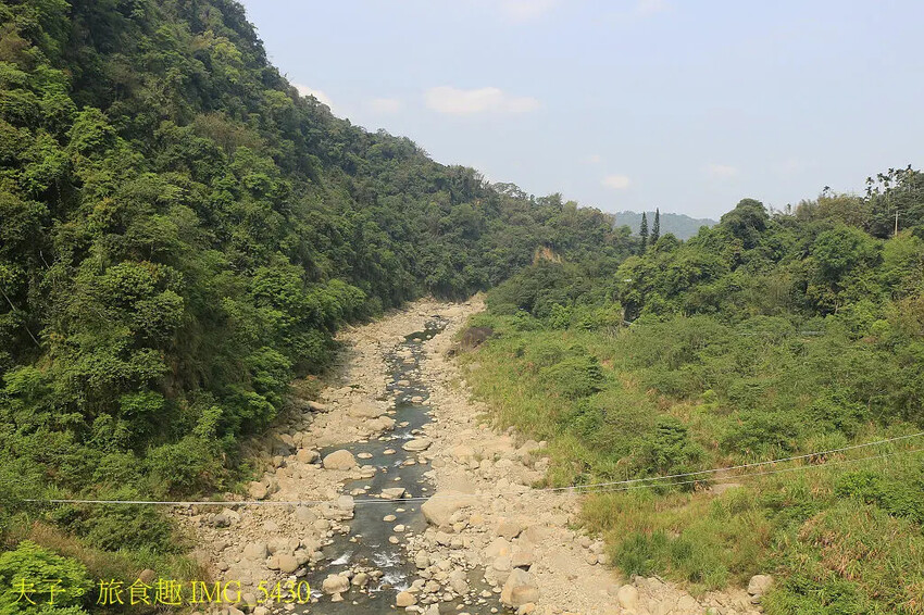 南投瑞龍瀑布園區 空中觀瀑平台 瀑布近在咫尺彷彿觸手可及