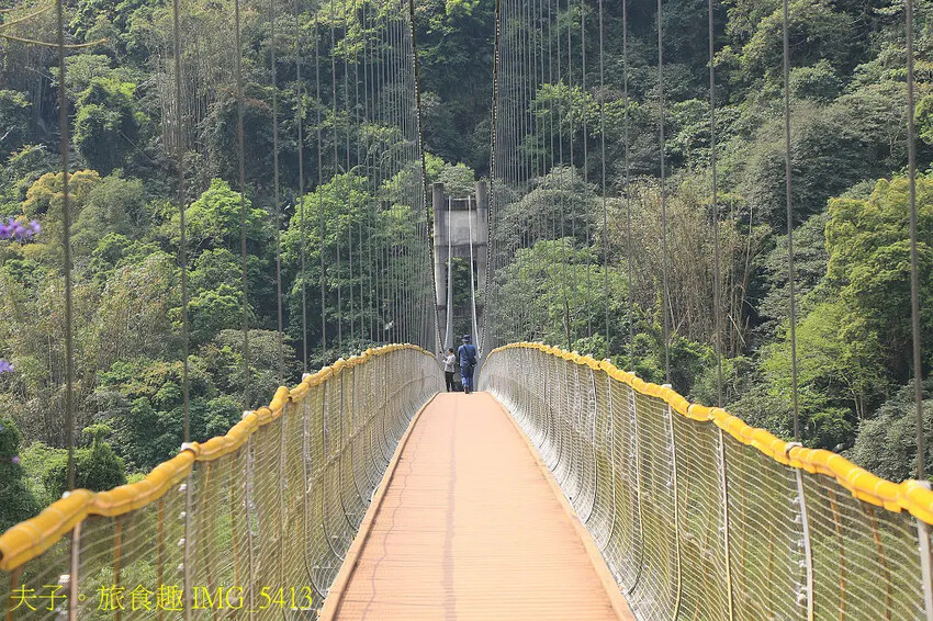南投瑞龍瀑布園區 空中觀瀑平台 瀑布近在咫尺彷彿觸手可及