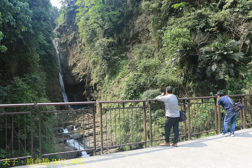 南投瑞龍瀑布園區 空中觀瀑平台 瀑布近在咫尺彷彿觸手可及