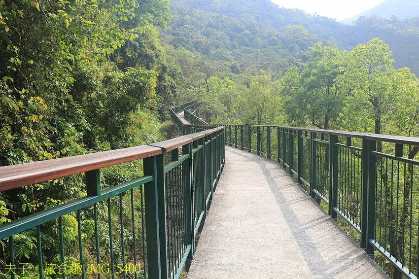 南投瑞龍瀑布園區 空中觀瀑平台 瀑布近在咫尺彷彿觸手可及