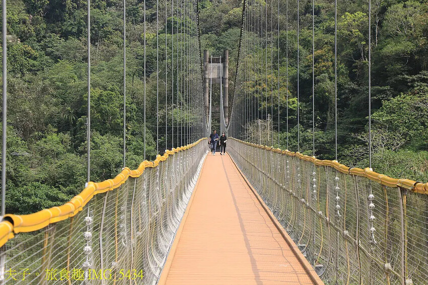 南投瑞龍瀑布園區 空中觀瀑平台 瀑布近在咫尺彷彿觸手可及