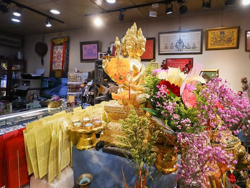 新竹市東區象神居 新竹四面佛！信仰與靈性的交會點泰國蠟燭、佛牌聖物、法力刺青一次了解！