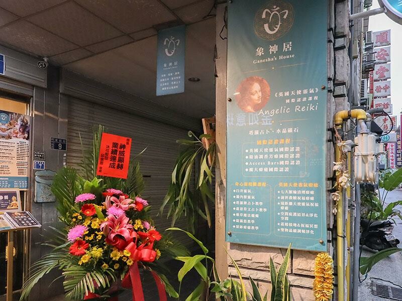 新竹市東區象神居 新竹四面佛！信仰與靈性的交會點泰國蠟燭、佛牌聖物、法力刺青一次了解！