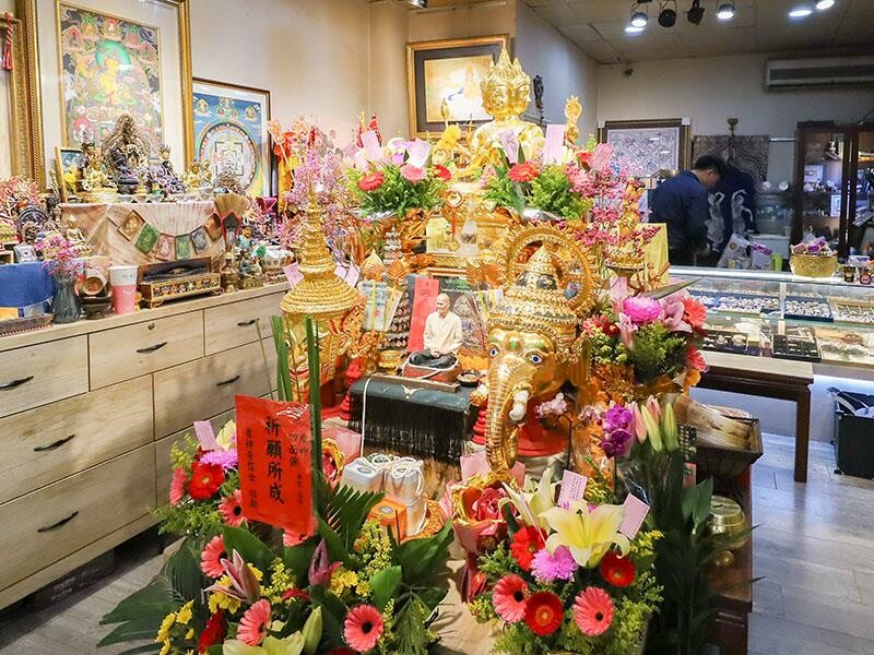 新竹市東區象神居 新竹四面佛！信仰與靈性的交會點泰國蠟燭、佛牌聖物、法力刺青一次了解！